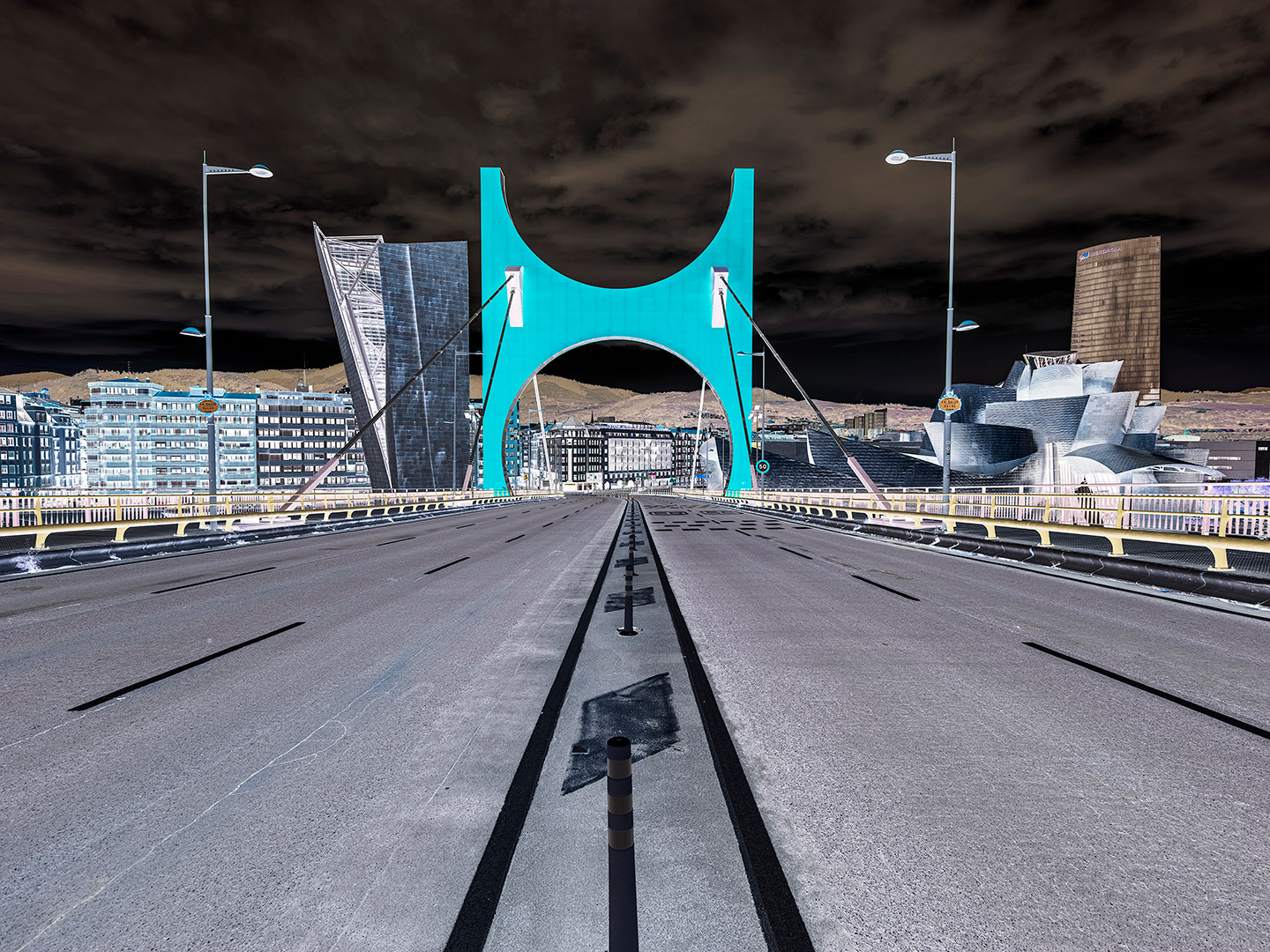 La Salve bridge, Bilbao 04-10-2020 11:15 am </br>(Puente de La Salve, Bilbao 10-04-2020 11:15 h) - Direct printing on Dibond